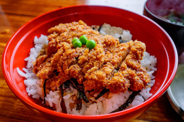 訓子府（くんねっぷ）たれカツ丼